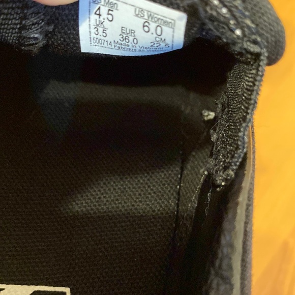 Womens Vans. Size 6. Clean. New condition - Picture 3 of 6